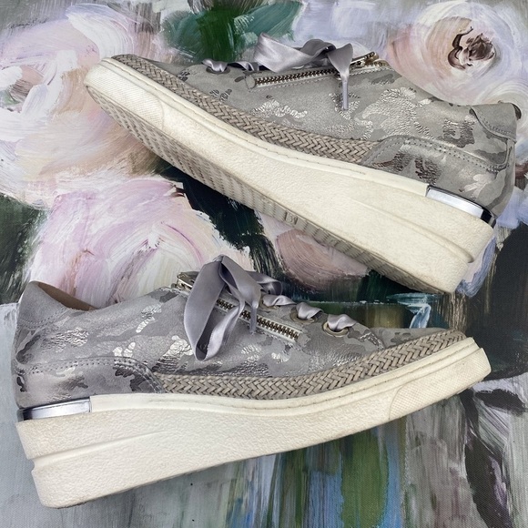 Softwaves Metallic Silver Camo Sneakers Size 7.5. - Picture 6 of 13